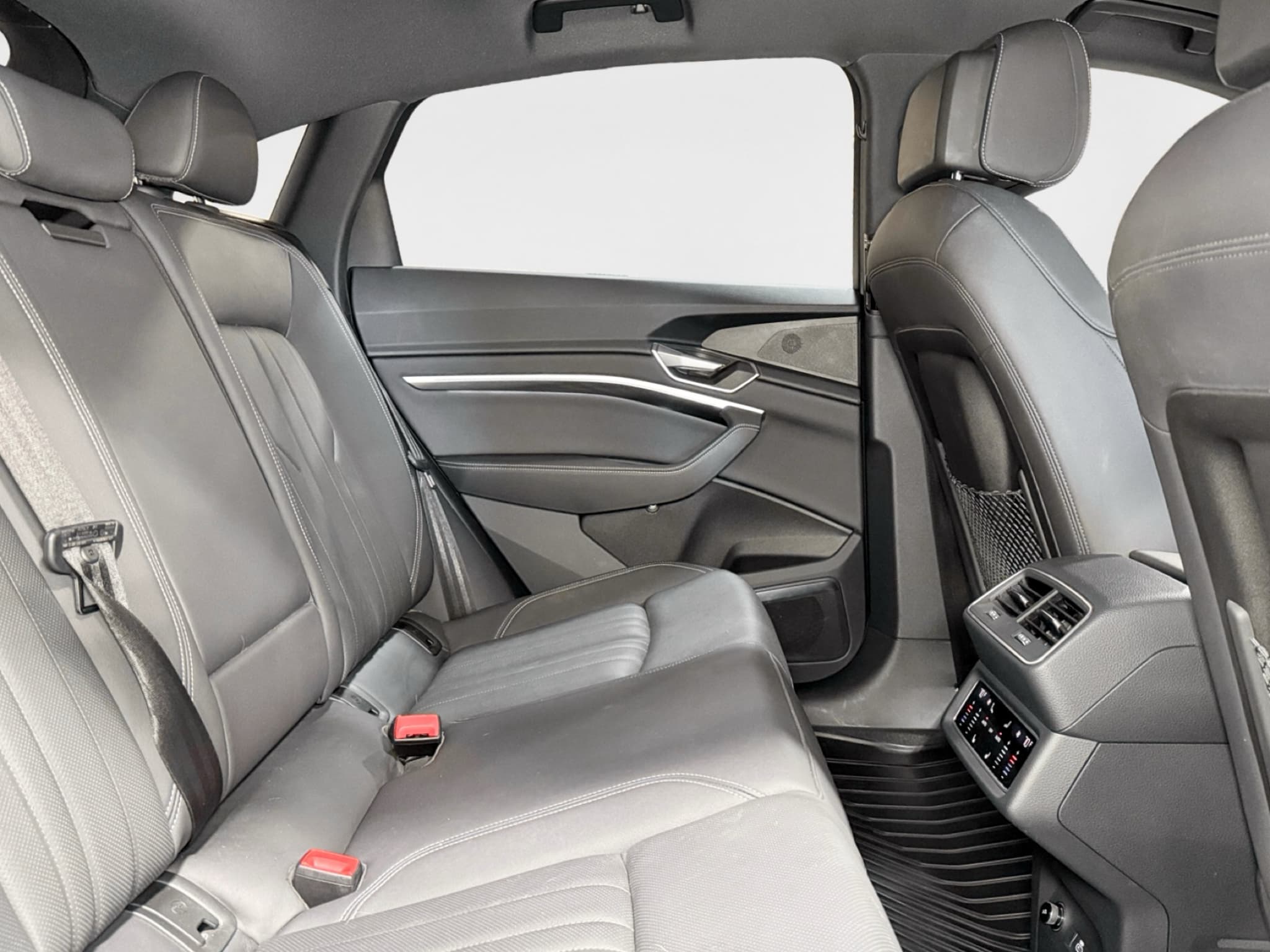 2024 Audi Q8 Sportback e-tron view 24