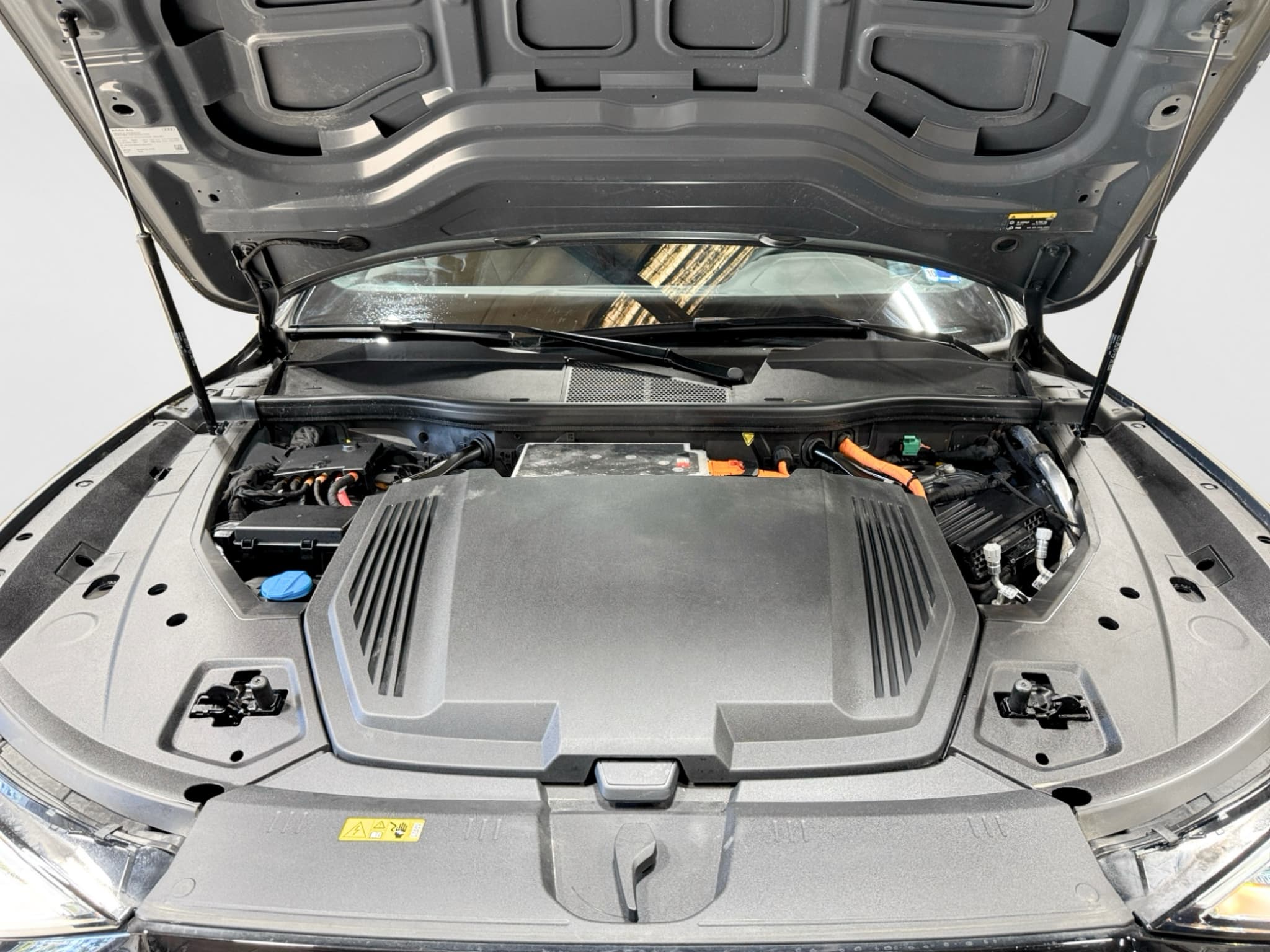 2024 Audi Q8 Sportback e-tron view 27