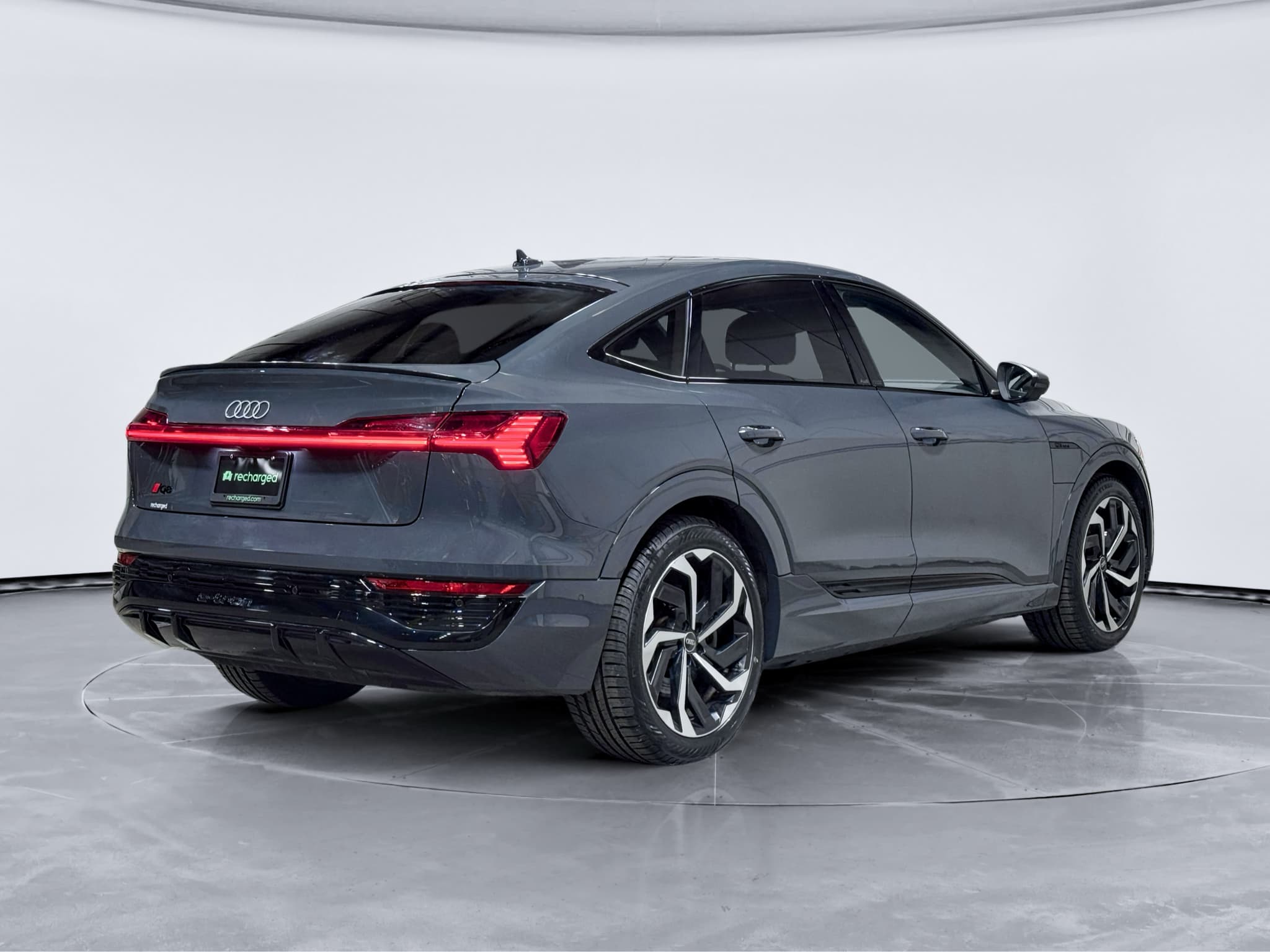 2024 Audi Q8 Sportback e-tron view 3