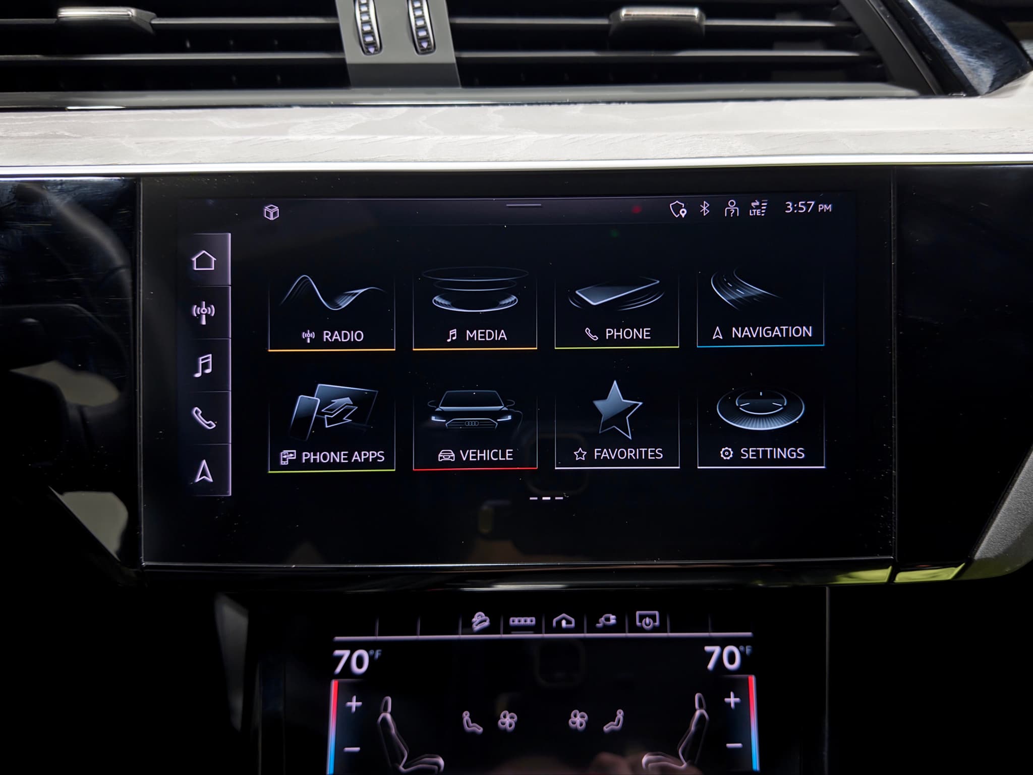 2024 Audi Q8 Sportback e-tron view 14