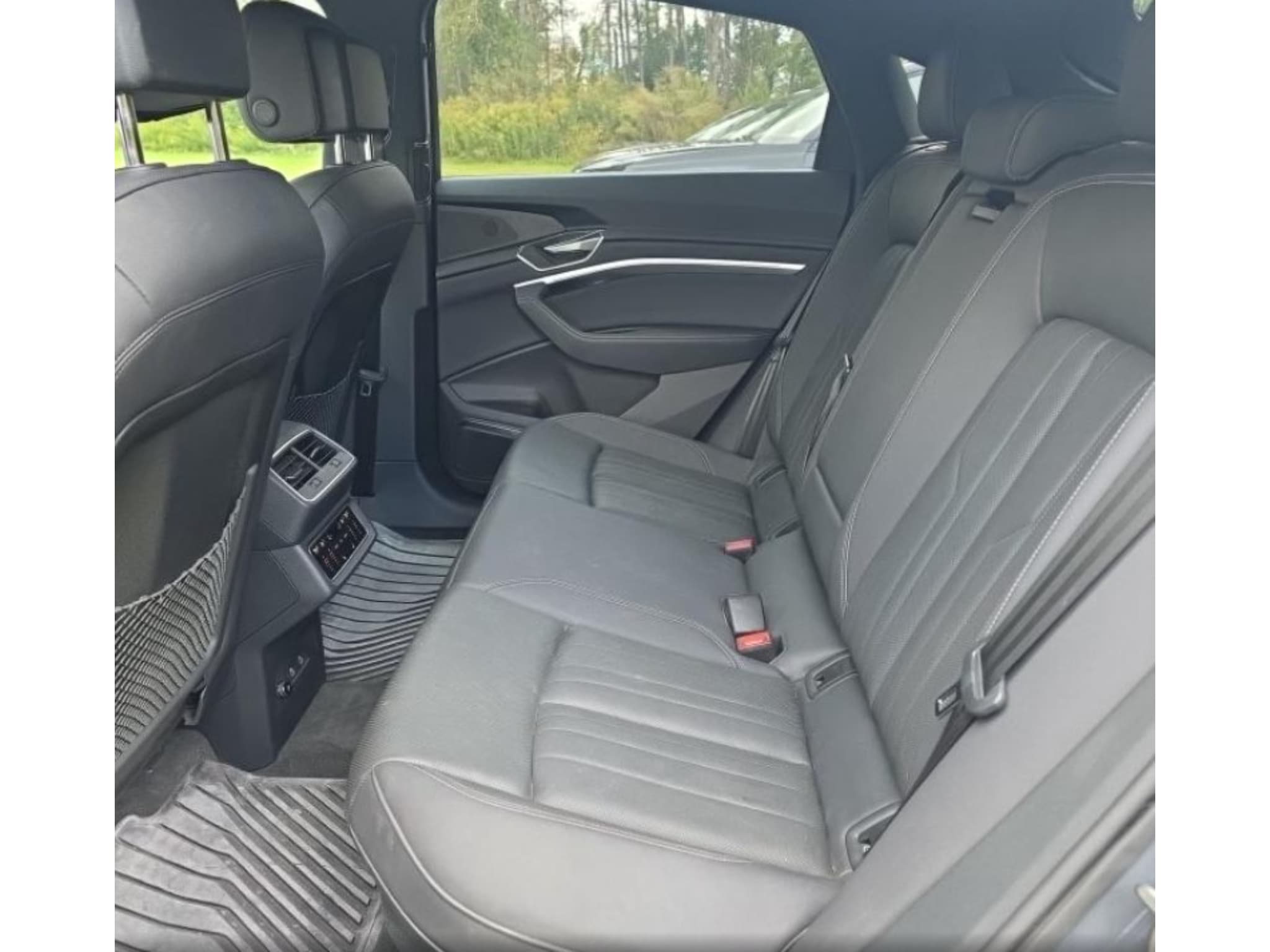 2024 Audi Q8 Sportback e-tron view 6