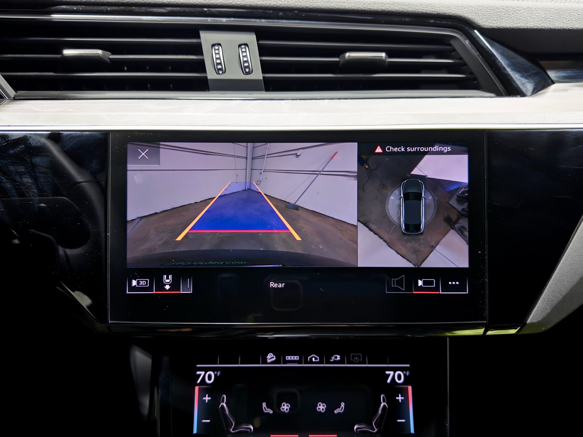 2024 Audi Q8 Sportback e-tron view 15