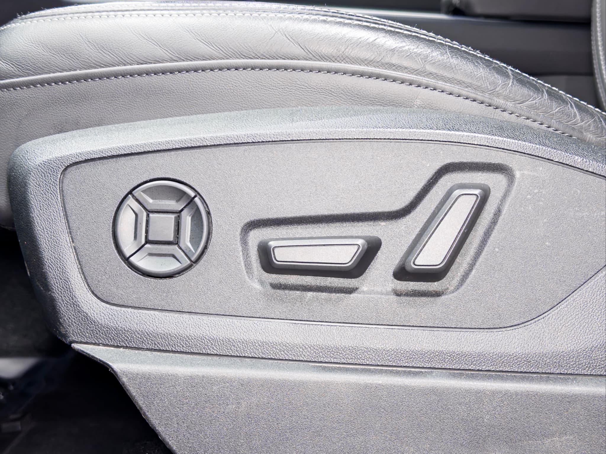 2024 Audi Q8 Sportback e-tron view 7