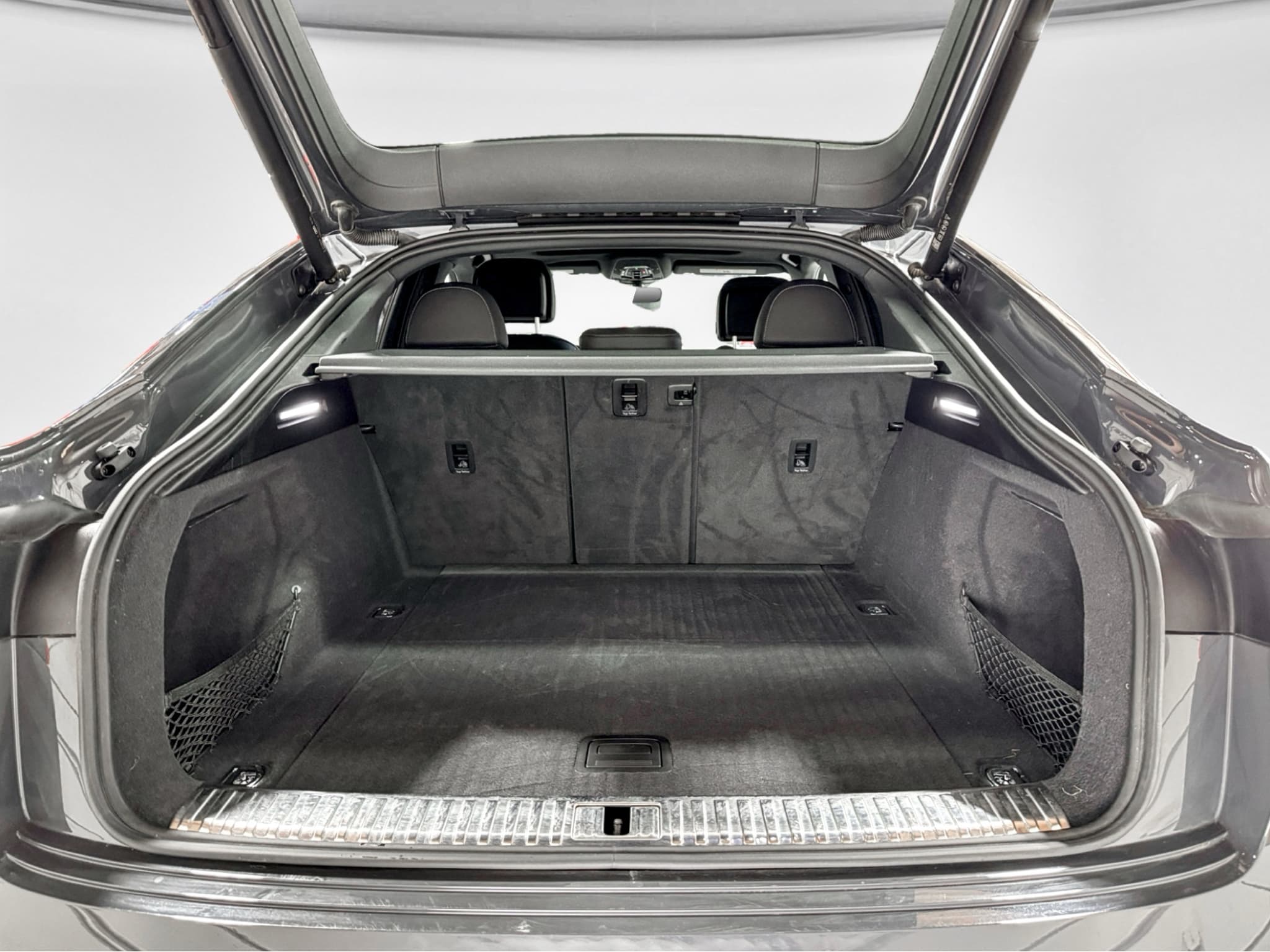 2024 Audi Q8 Sportback e-tron view 29