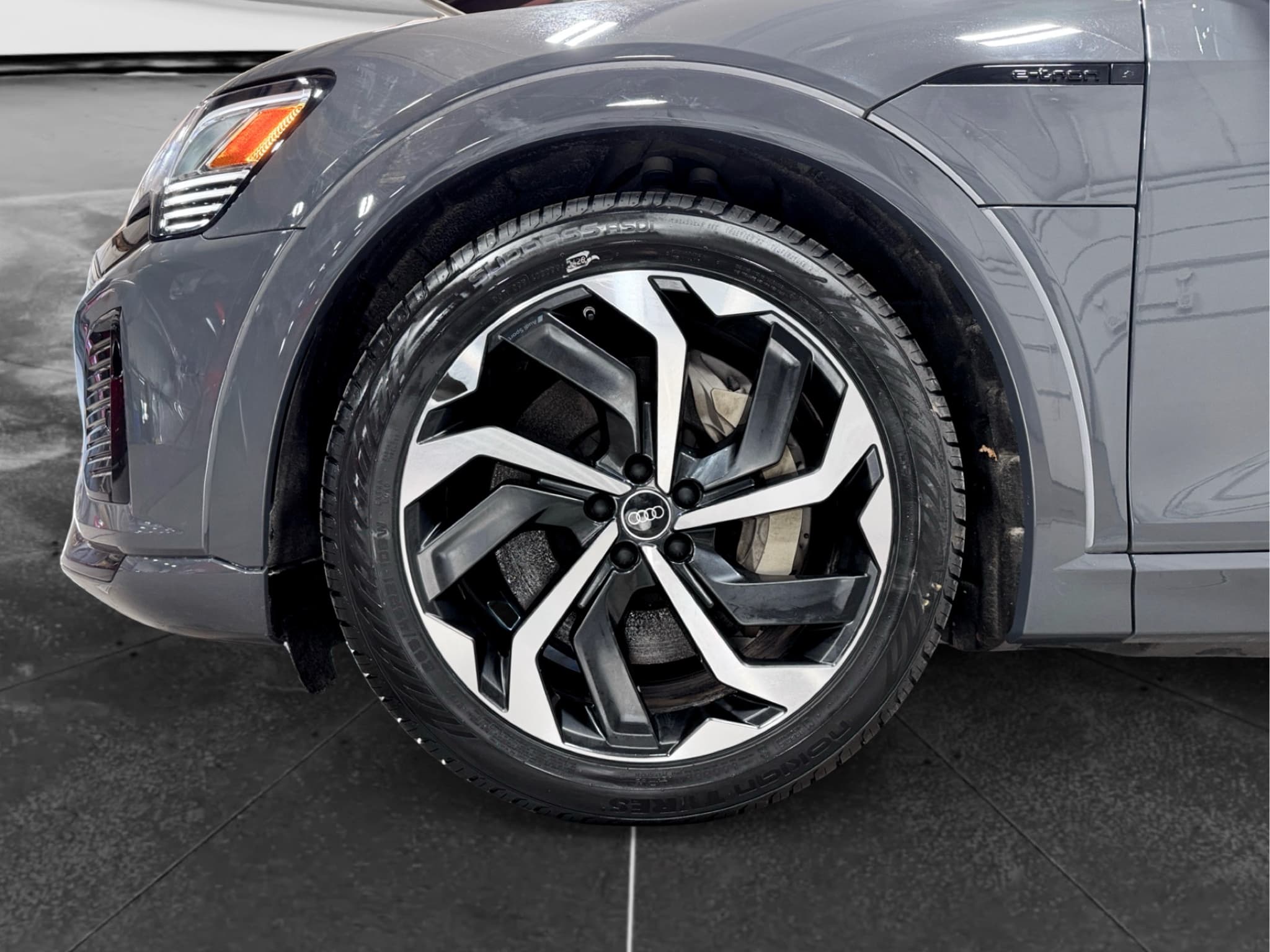 2024 Audi Q8 Sportback e-tron view 33