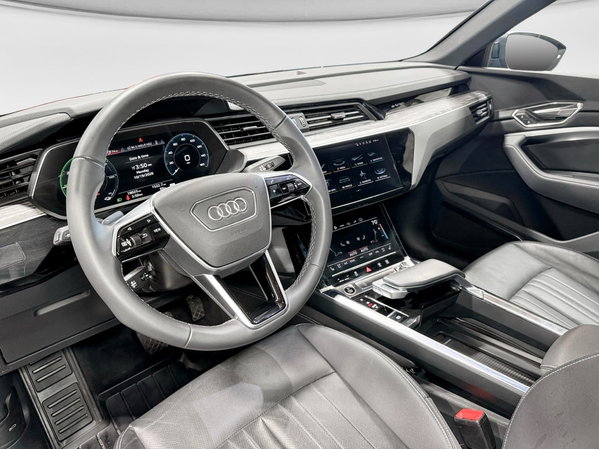2024 Audi Q8 Sportback e-tron view 20