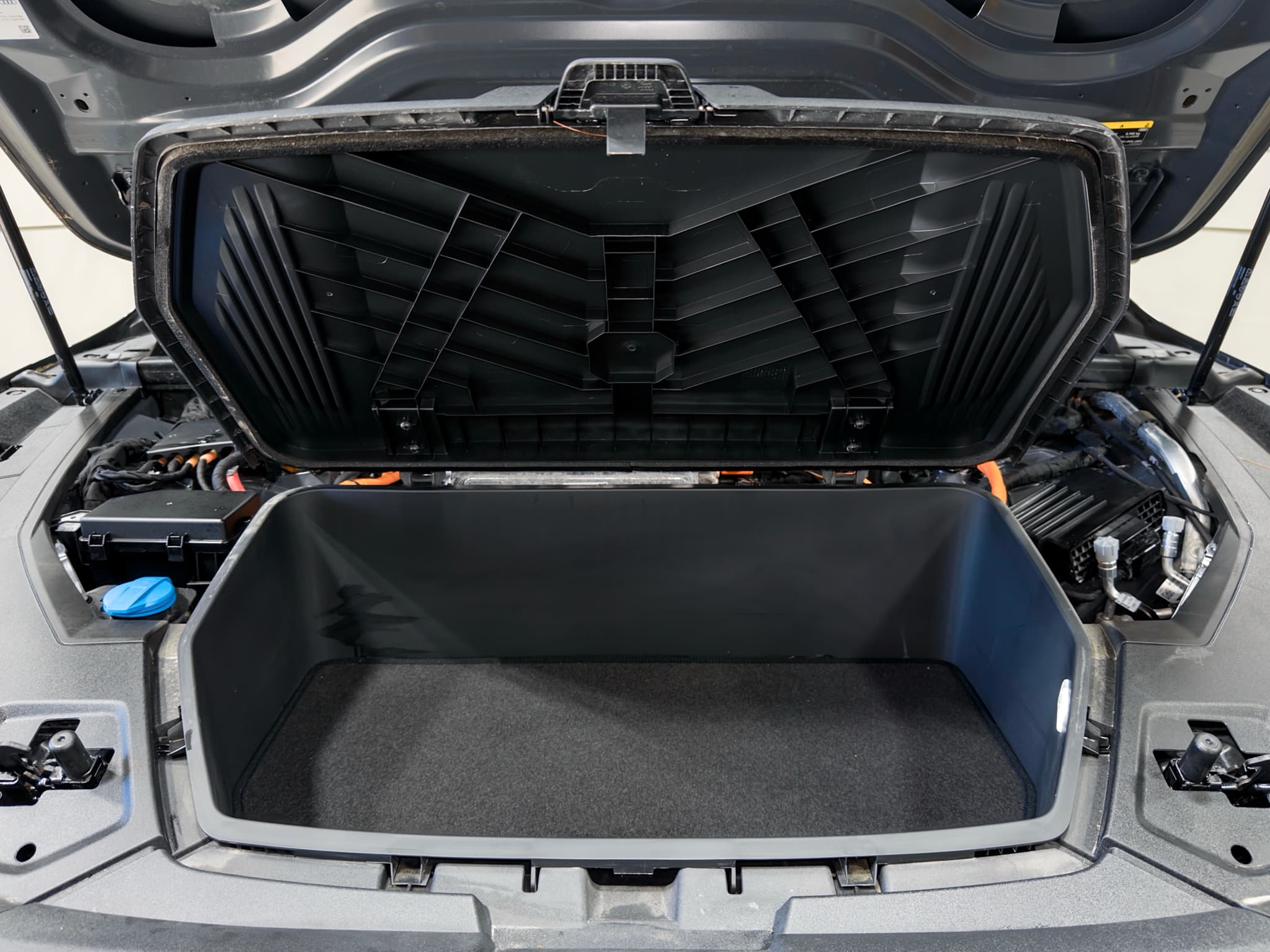 2024 Audi Q8 Sportback e-tron view 28