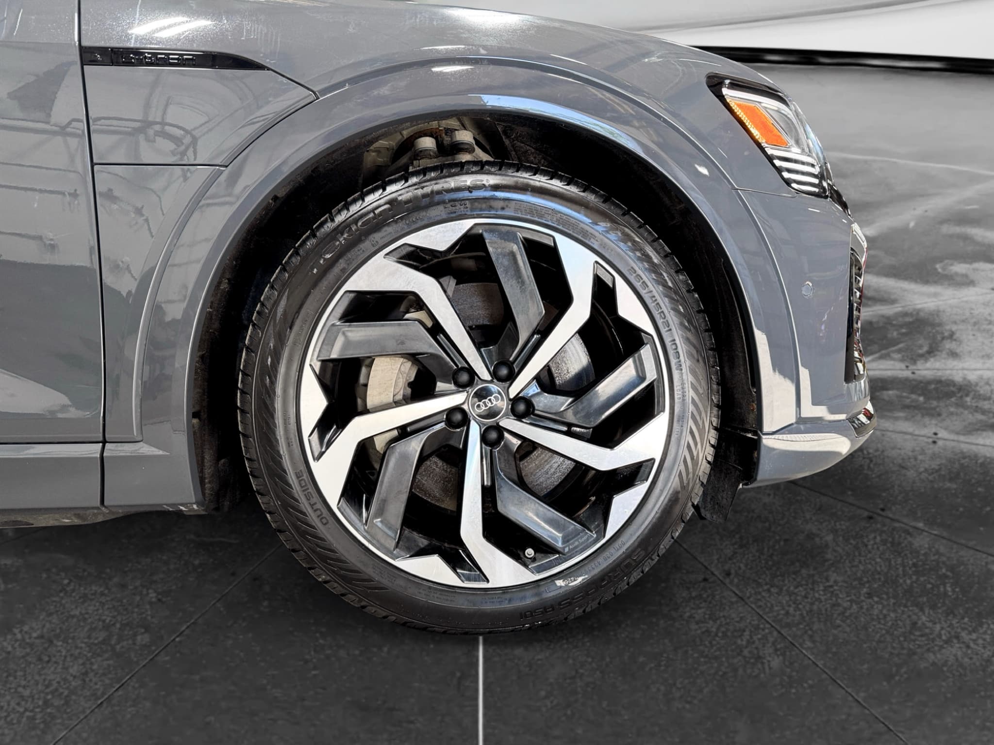 2024 Audi Q8 Sportback e-tron view 39