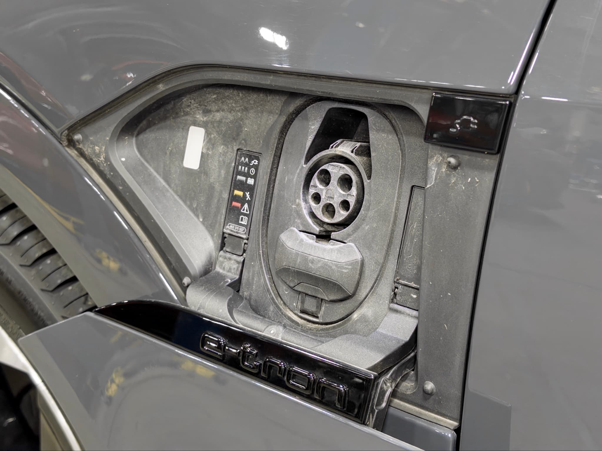 2024 Audi Q8 Sportback e-tron view 5