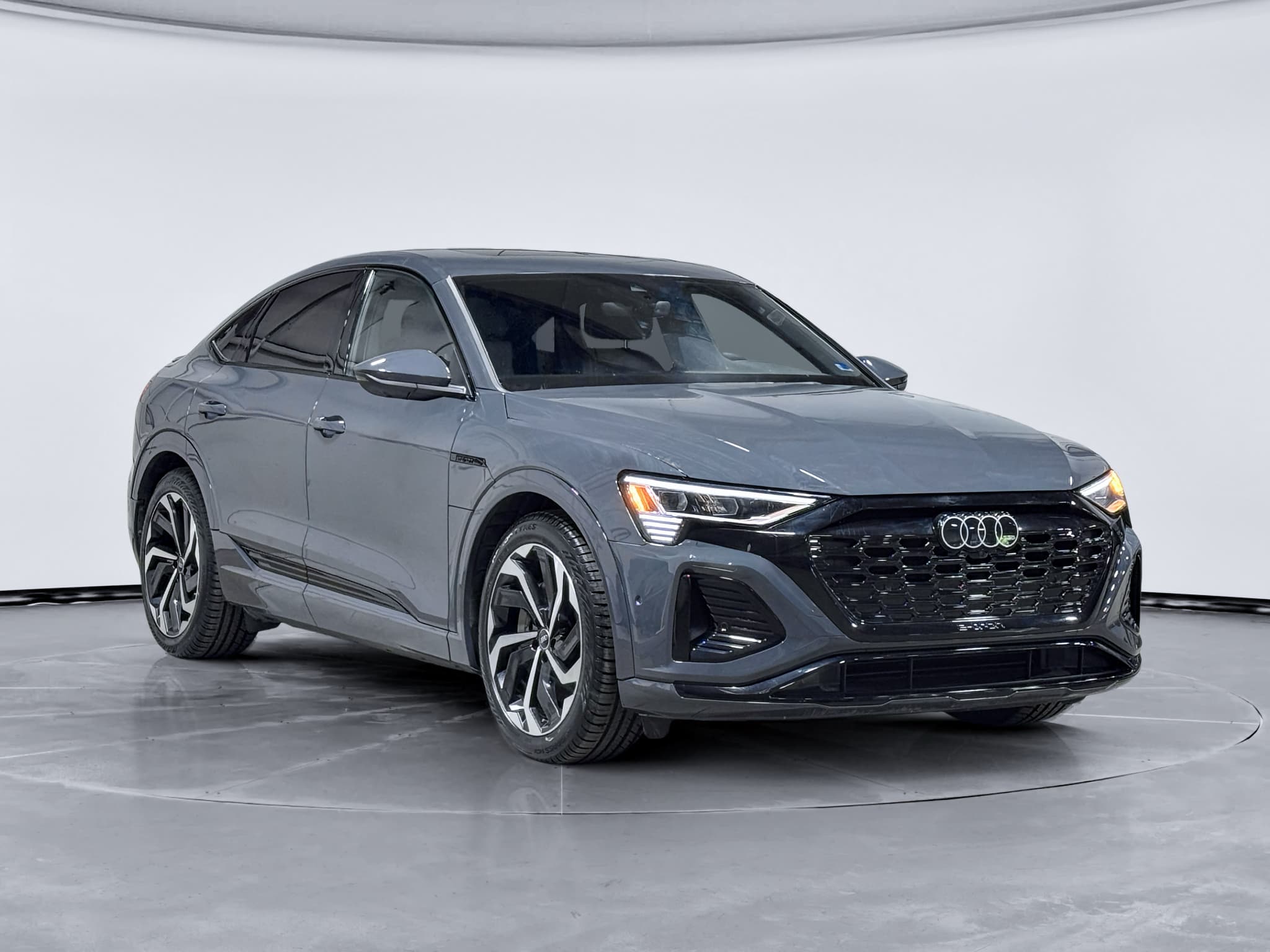 2024 Audi Q8 Sportback e-tron view 4