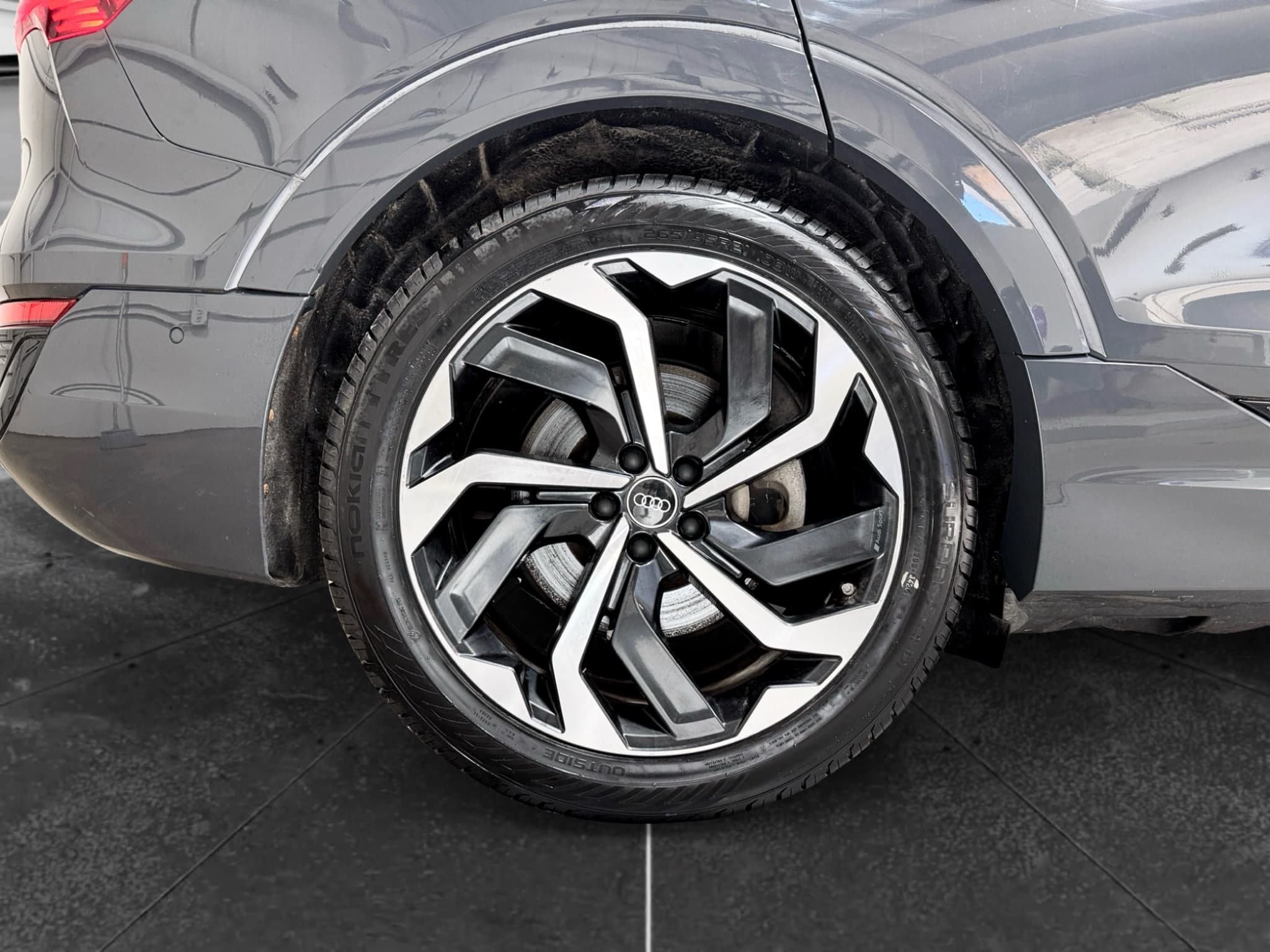 2024 Audi Q8 Sportback e-tron view 37