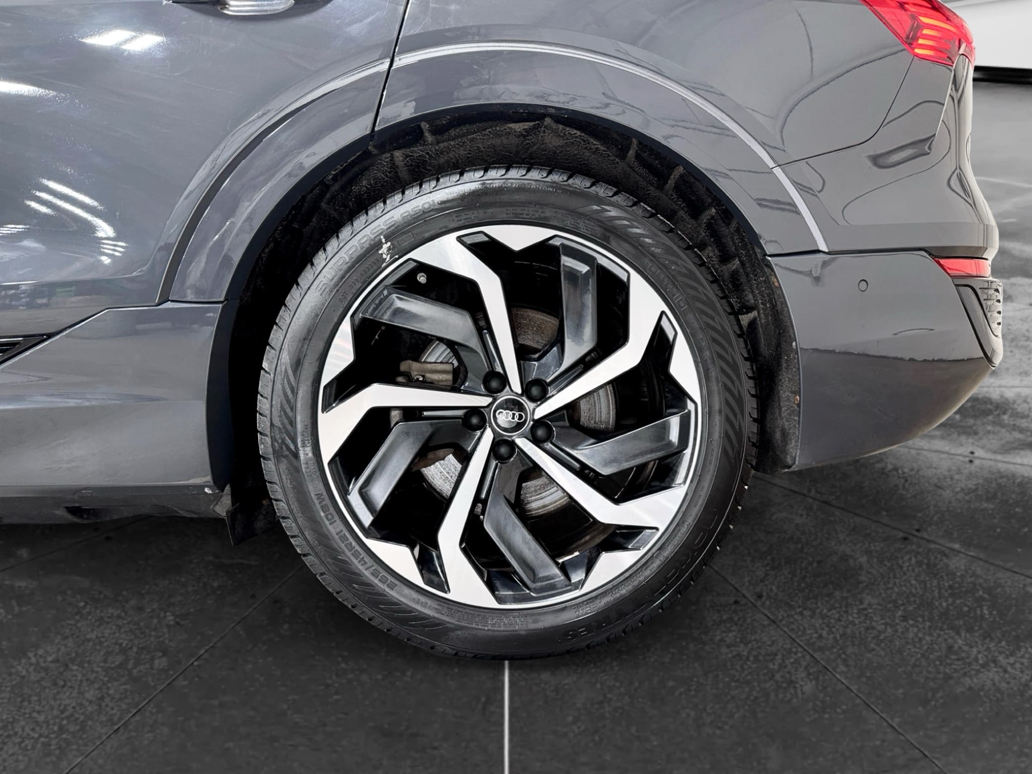 2024 Audi Q8 Sportback e-tron view 35