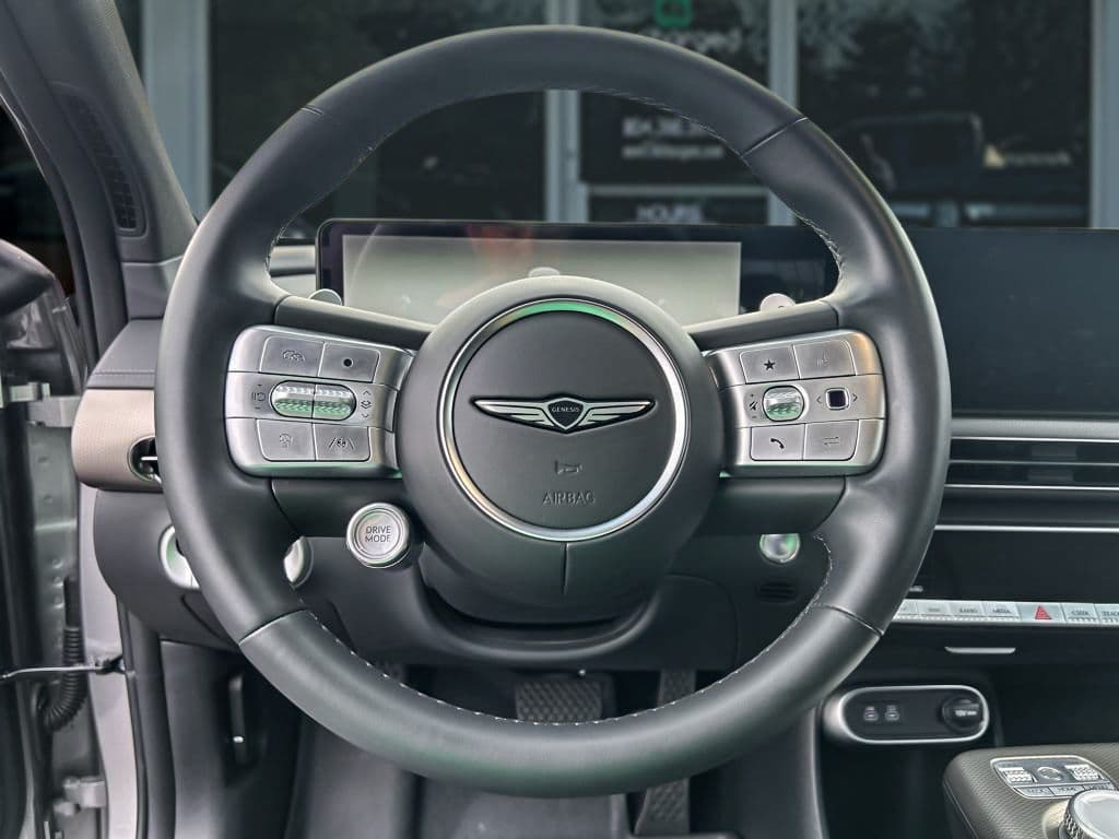 2023 Genesis GV60 view 8