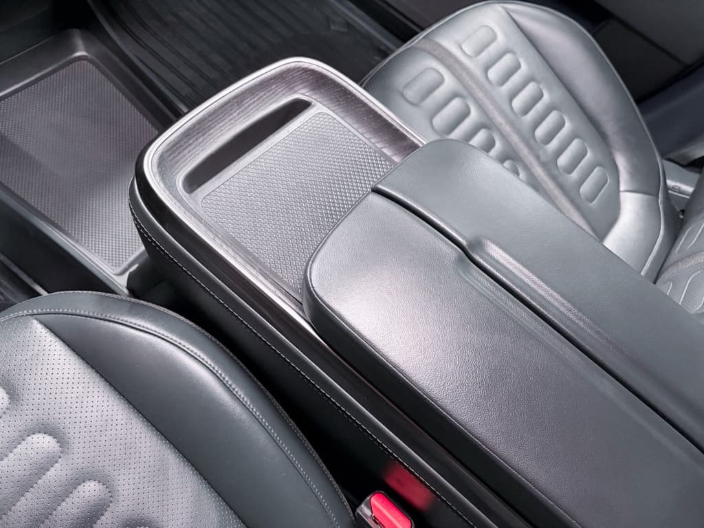 2022 Rivian R1T view 21