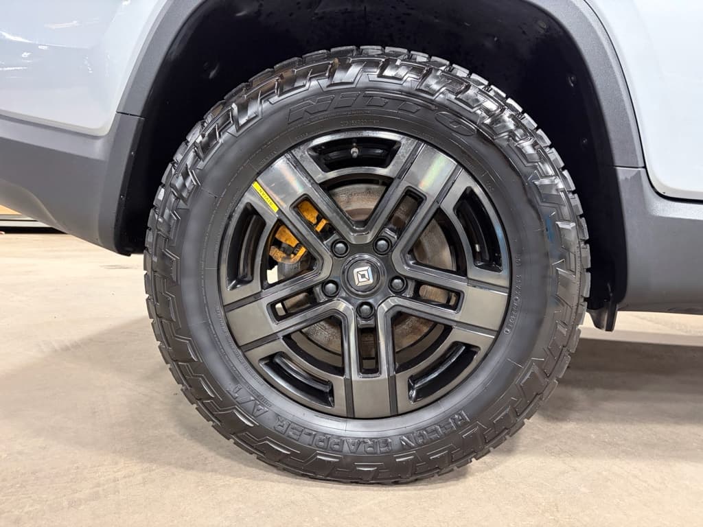 2022 Rivian R1T view 42