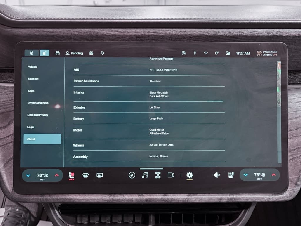 2022 Rivian R1T view 13