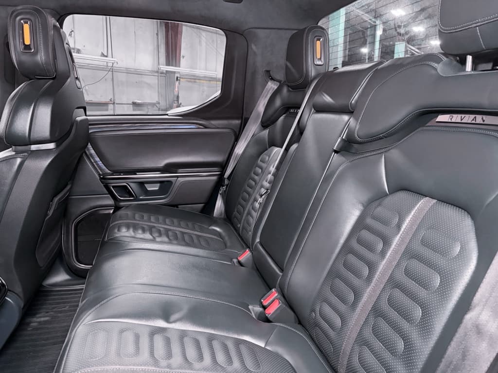 2022 Rivian R1T view 24