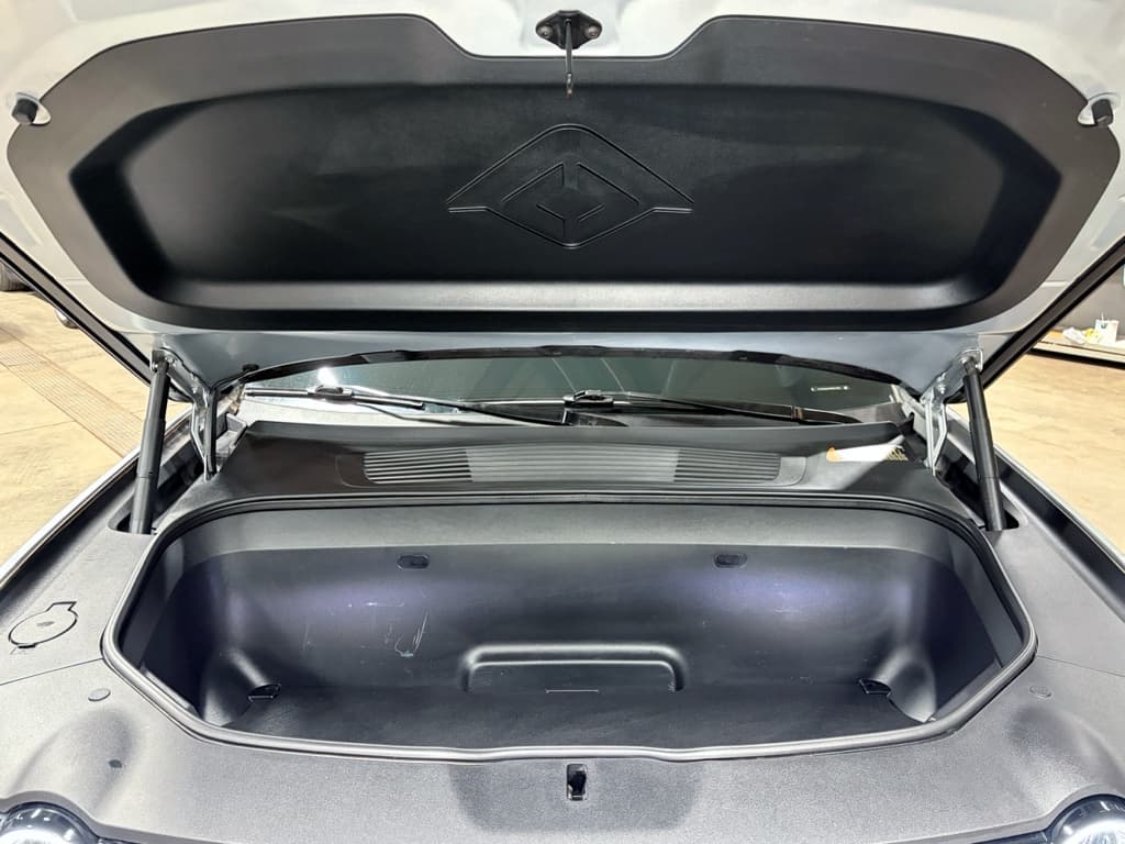 2022 Rivian R1T view 29