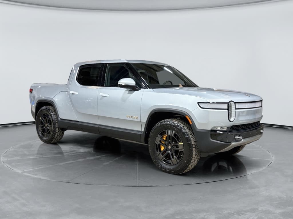 2022 Rivian R1T view 4