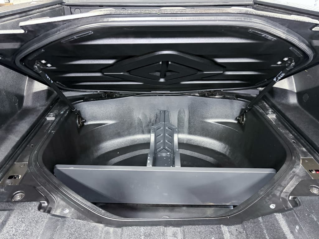 2022 Rivian R1T view 34