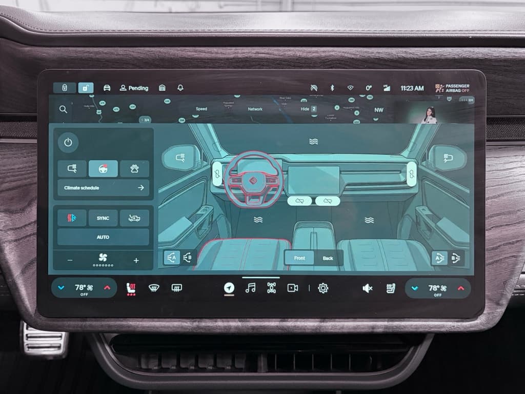 2022 Rivian R1T view 15