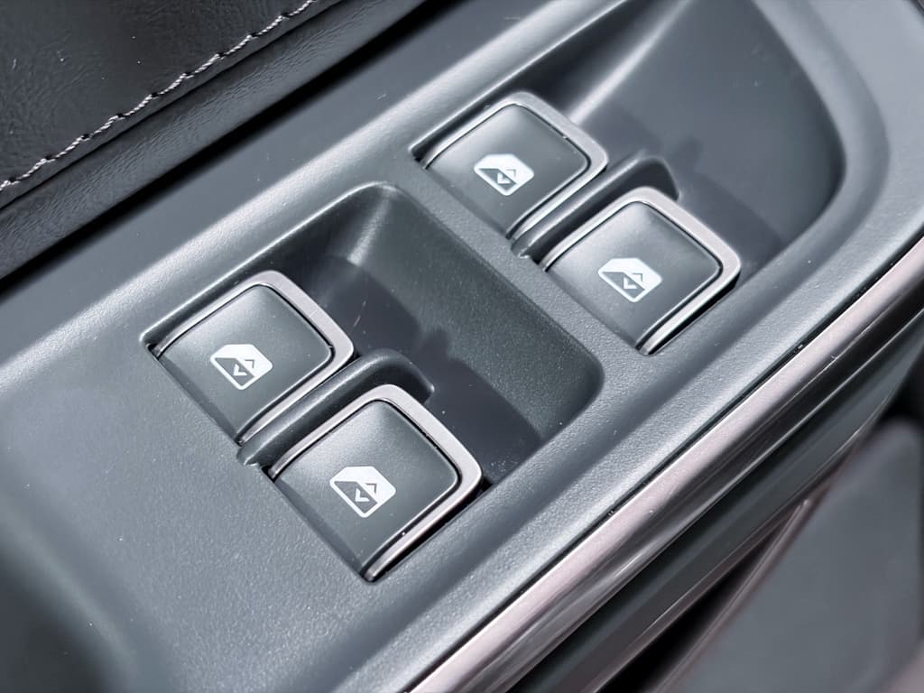 2022 Rivian R1T view 8