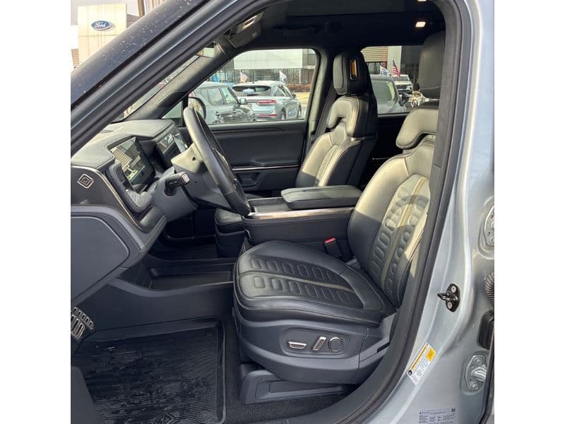 2022 Rivian R1T view 5