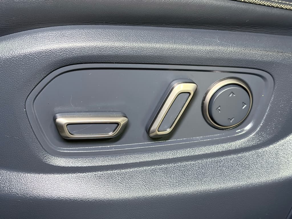 2022 Rivian R1T view 7