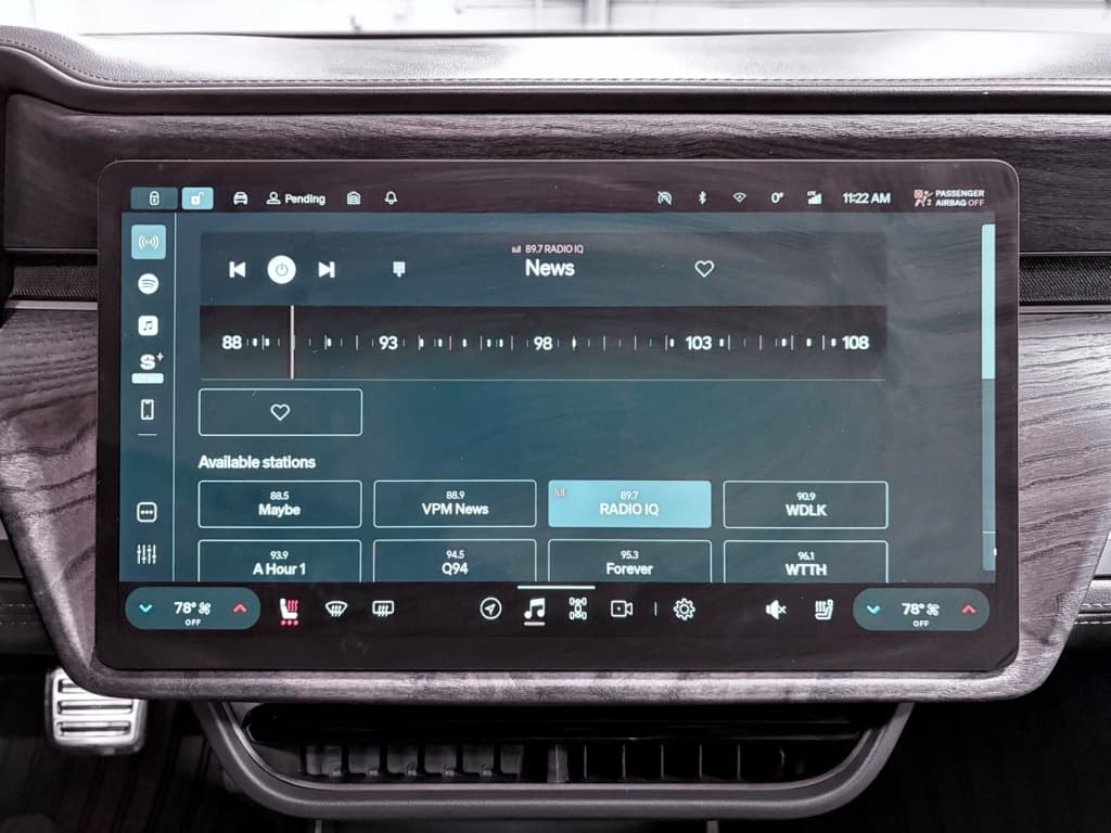 2022 Rivian R1T view 16
