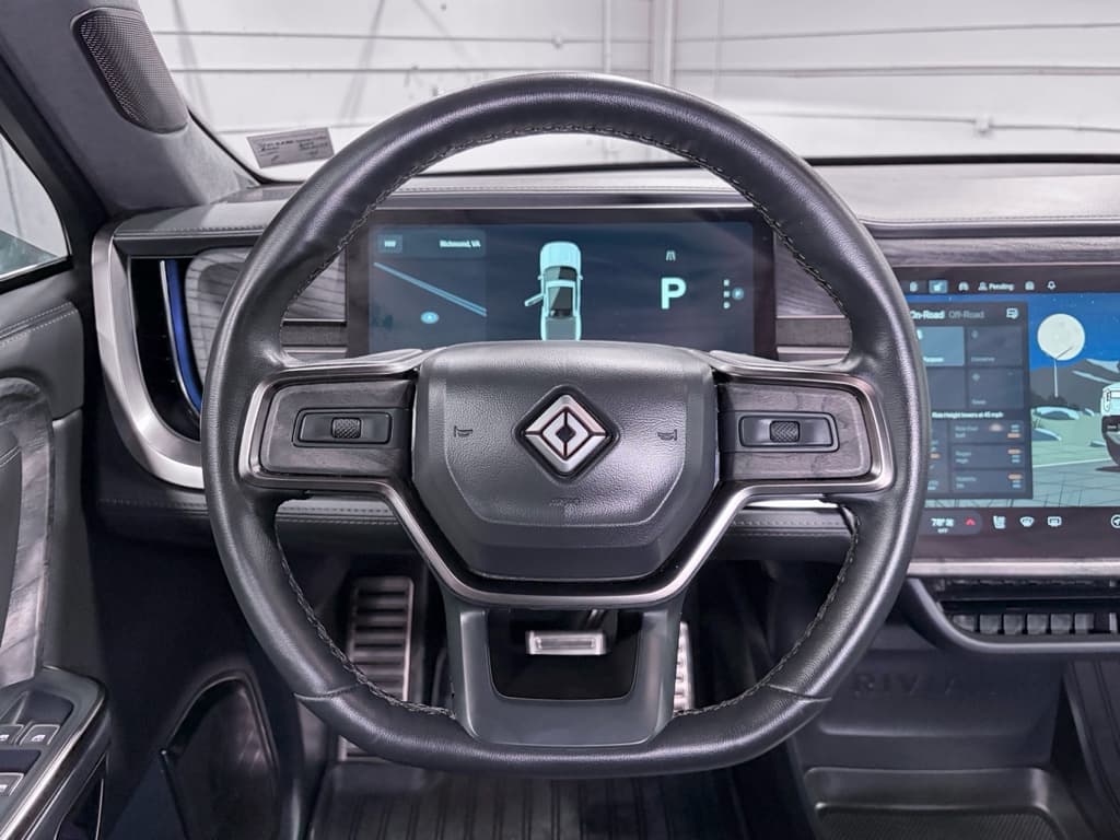 2022 Rivian R1T view 9