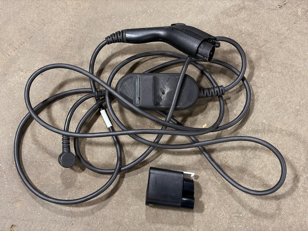 2022 Rivian R1T view 6