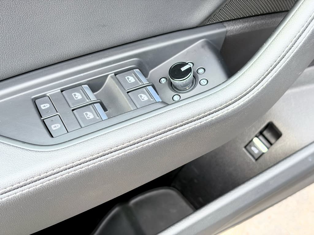 2022 Audi e-tron view 7