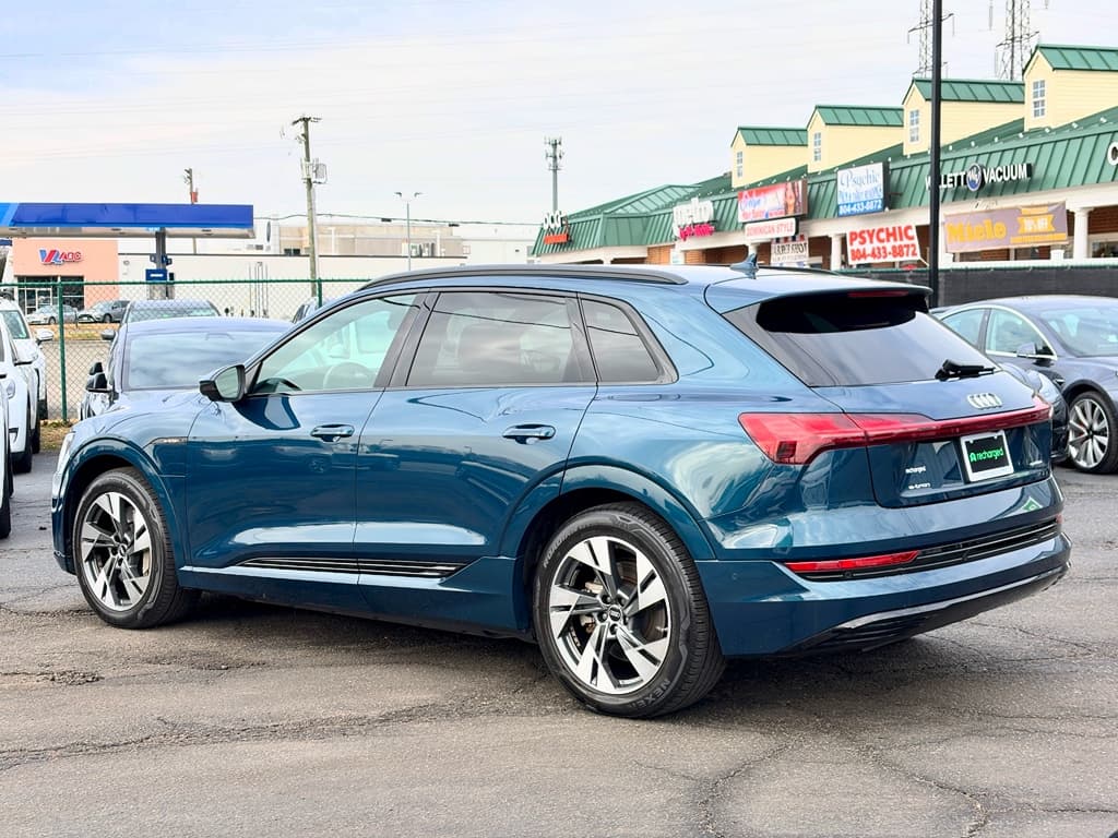 2022 Audi e-tron view 2