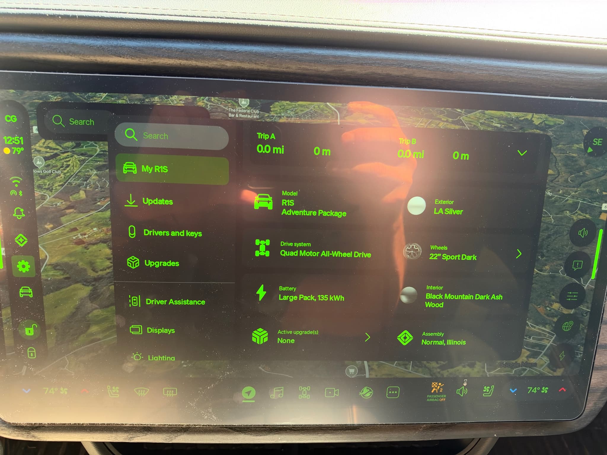 2023 Rivian R1S view 8