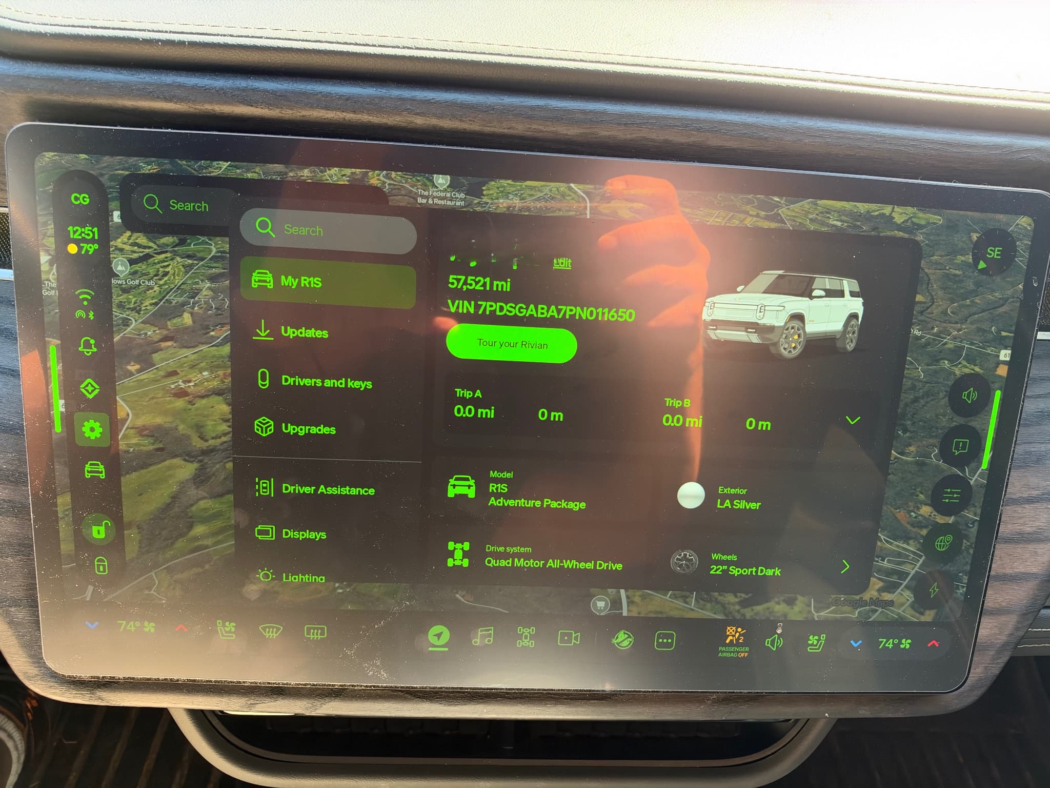2023 Rivian R1S view 7