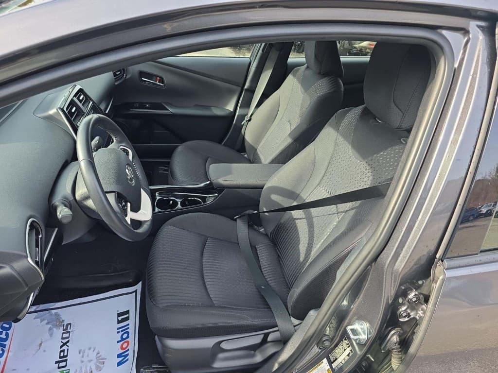 2017 Toyota Prius Prime view 4