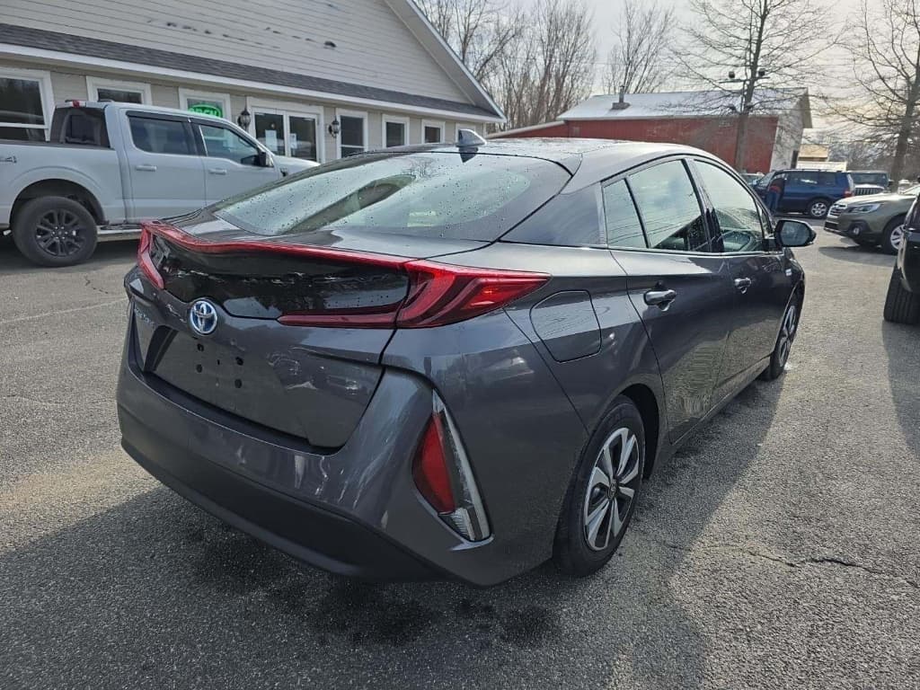 2017 Toyota Prius Prime view 3