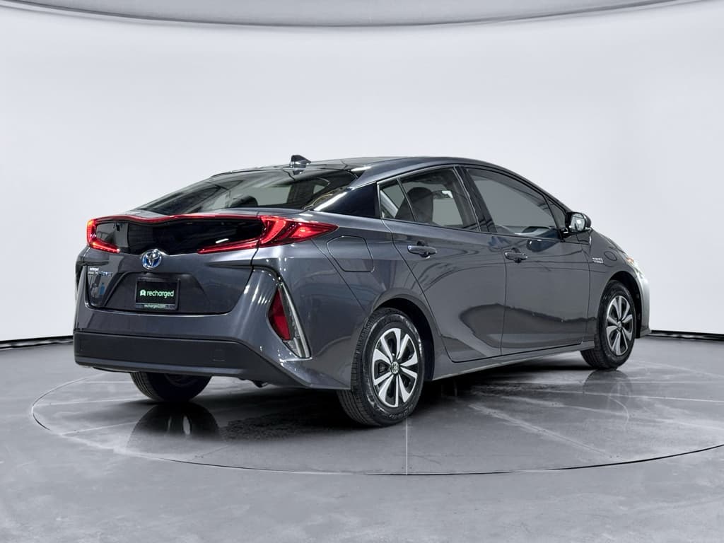 2017 Toyota Prius Prime view 3