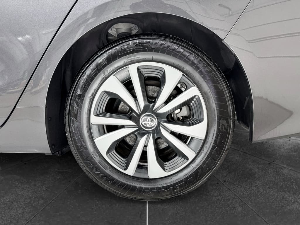 2017 Toyota Prius Prime view 31