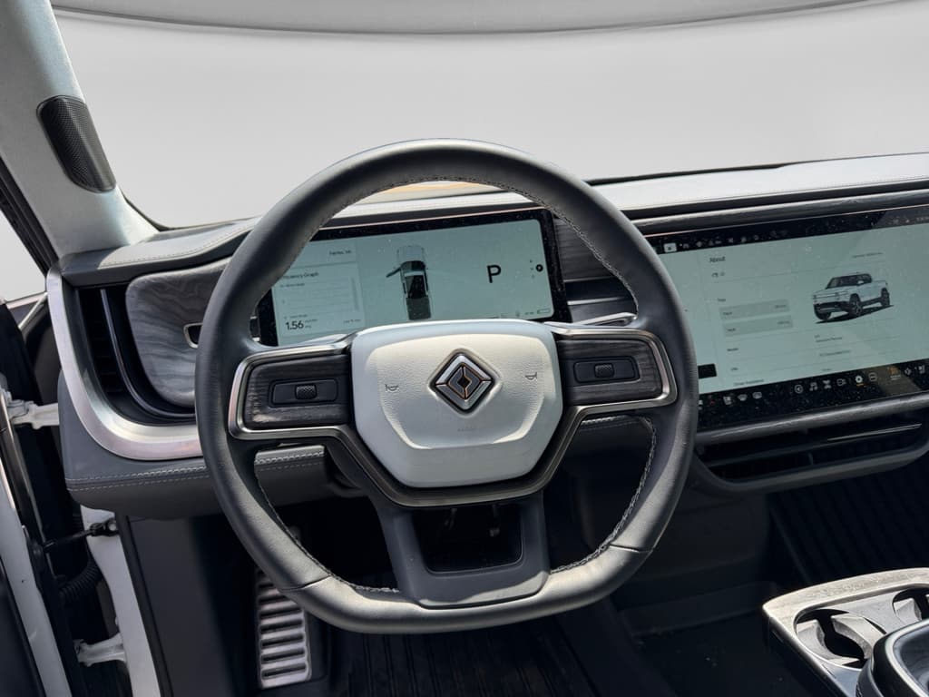 2022 Rivian R1T view 4