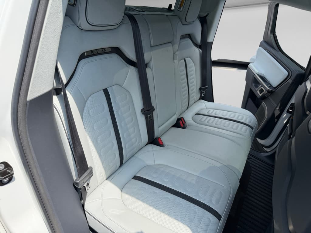 2022 Rivian R1T view 5