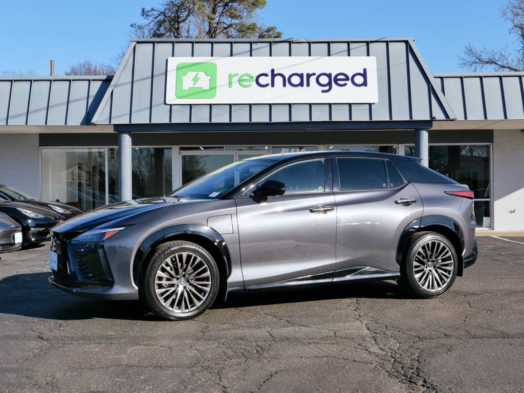 2023 Lexus RZ Luxury's photo