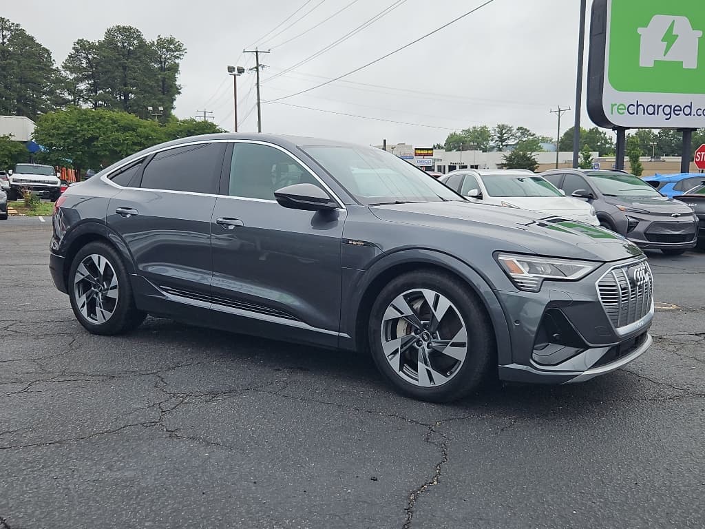 2021 Audi e-tron Sportback view 4