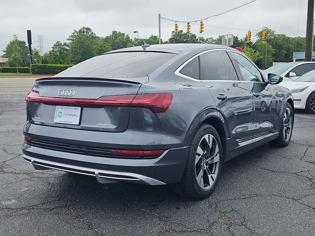 2021 Audi e-tron Sportback view 3
