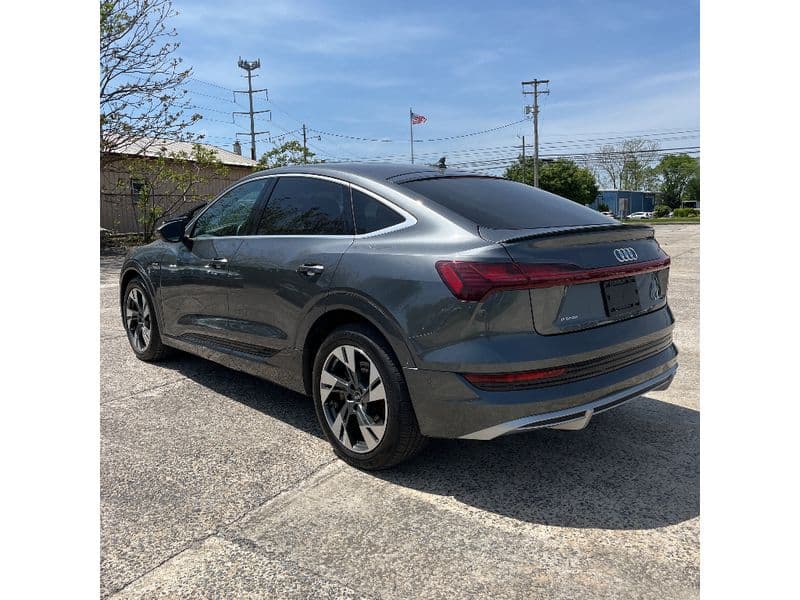 2021 Audi e-tron Sportback view 3