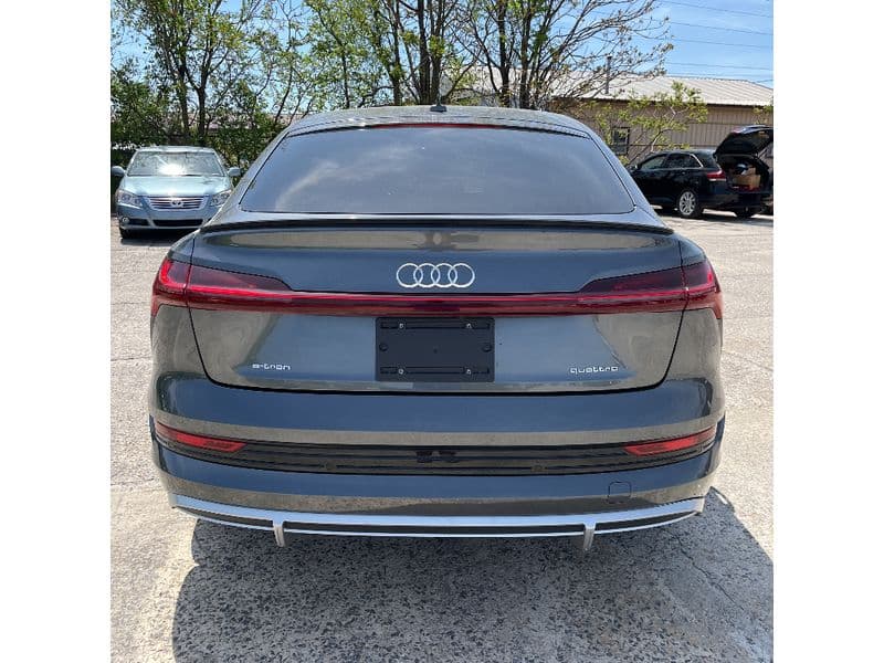 2021 Audi e-tron Sportback view 4