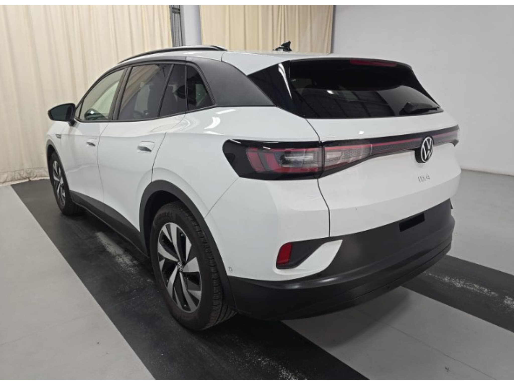 2025 Volkswagen ID.4 view 4