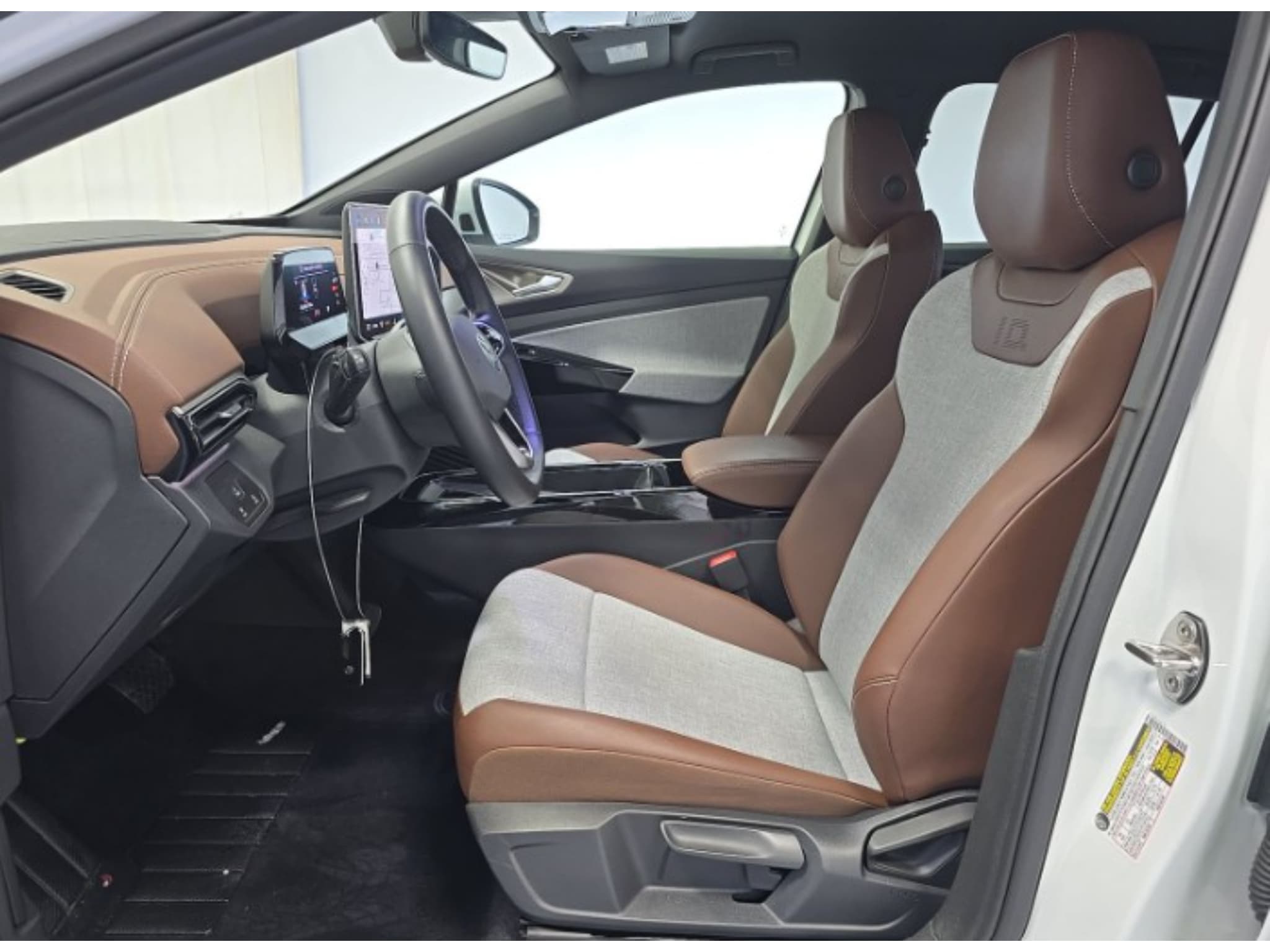 2025 Volkswagen ID.4 view 5