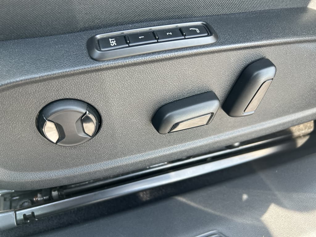 2021 Volkswagen ID.4 view 6