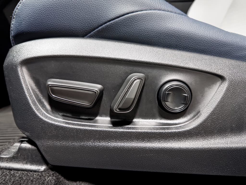 2023 Subaru Solterra view 6